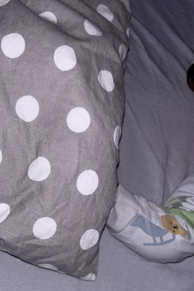 Bild zu Kissen im bett ( 12 Monate alt ) - Baby Forum - Allgemeine Themen