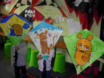 Bild zu Drachenbasten im Drachenshop Mülheim / bei Ihnen im Kinderzimmer / schicke auch - Spielen und Basteln mit Kindern