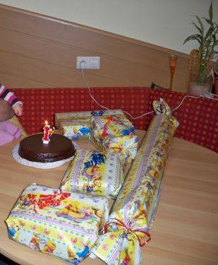 Bild zu Juhu, unser erster Geburtstag! =) - Schwanger unter 20 - Forum für junge Schwangere und Eltern