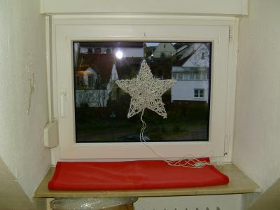 Bild zu Fensterdeko weihnachten und tief traurig - Einrichten und Deko