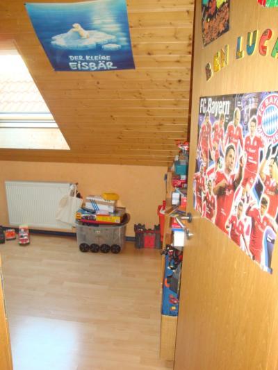 Bild zu Wie Jungen Kinderzimmer tapezieren und gestalten? - Einrichten und Deko