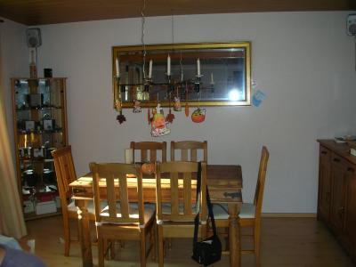 Bild zu @ little Coco_Decken streichen_so sah unsere Decke/Möbel aus - Einrichten und Deko