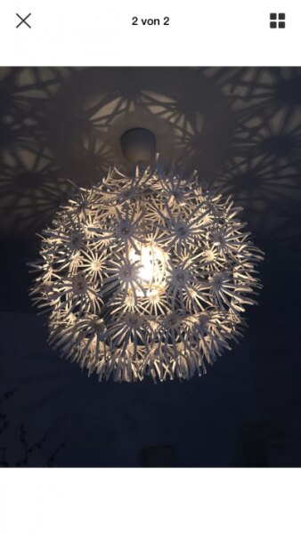 Bild zu Große Lampe bei normaler Raumhöhe - Einrichten und Deko