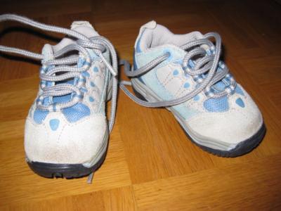 Bild zu BIETE: Mädchen-Schuhe Gr. 20 von victory, sehr gut erhalten Bild 1 - Bücherforum