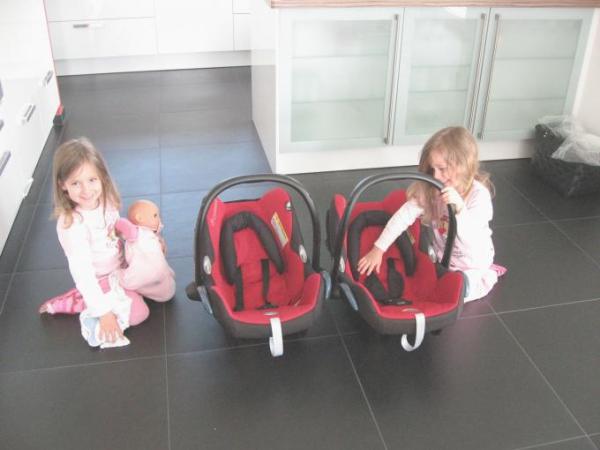 Bild zu 2 Maxi Cosi Cabrio zu verkaufen.. - Mehrlinge - für Eltern mit Zwillingen, Drillingen und mehr
