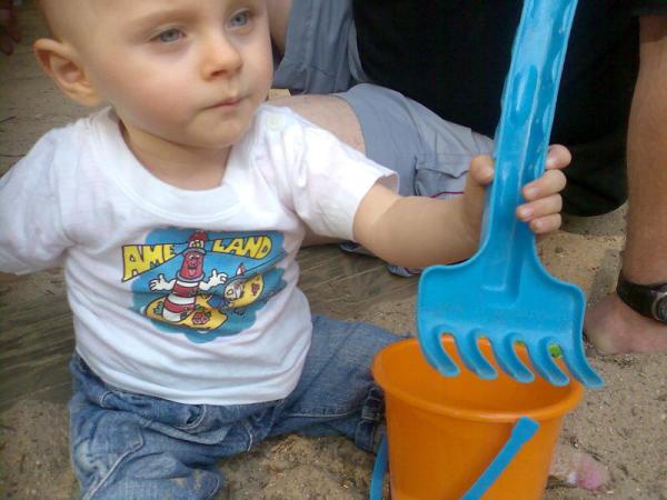 Bild zu Wir waren auf dem Spielplatz - Frühchen - für Eltern mit frühgeborenen Babys