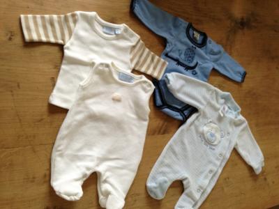 Bild zu Biete ein kleines Set NEUE Frühchenkleidung.. - Frühchen - für Eltern mit frühgeborenen Babys