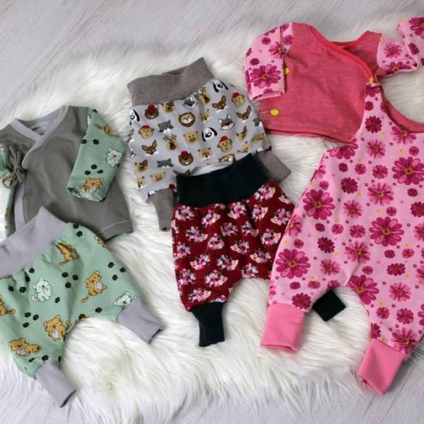 Bild zu Frühchenkleidung von ehrenamtlichen Näherinnen - Frühchen - für Eltern mit frühgeborenen Babys