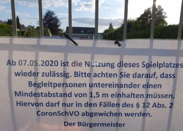 Bild zu Spielplatz-Schild bei uns - Coronavirus - Schwangerschaft, Baby, Kinder und Familie
