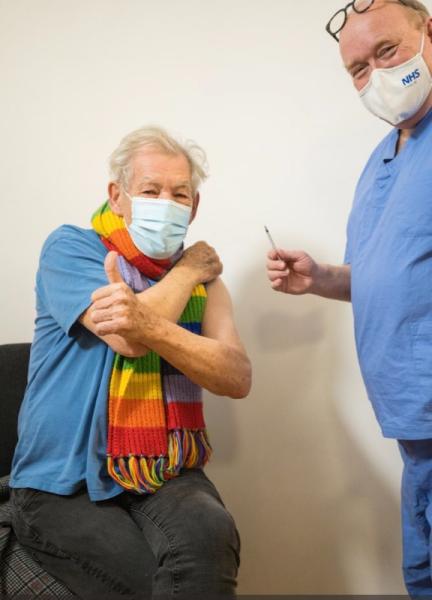 Bild zu Ian McKellen ist bereits geimpft. - Coronavirus - Schwangerschaft, Baby, Kinder und Familie
