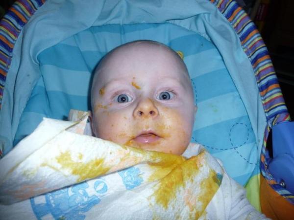 Bild zu Beim Essen immer Daumen im Mund - Der erste Brei - die Beikost