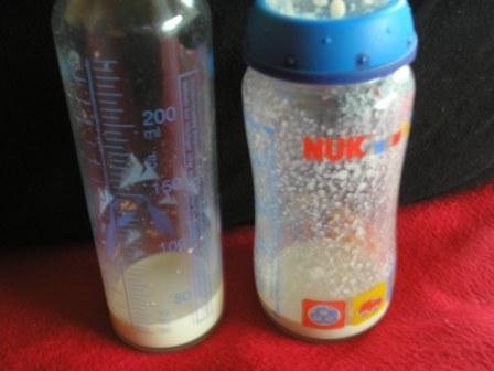 Bild zu Schaut mal... es löst sich nicht richtig auf!!! - Fläschchennahrung - Milch aus dem Fläschchen fürs Baby