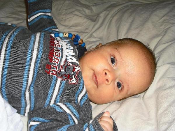 Bild zu Flaschenneuling, brauche dringend Hilfe! - Fläschchennahrung - Milch aus dem Fläschchen fürs Baby