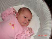 Bild zu Wie lange brauchen eure Zwerge für eine Flasche? - Fläschchennahrung - Milch aus dem Fläschchen fürs Baby