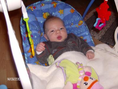 Bild zu benötige Hilfe - Fläschchennahrung - Milch aus dem Fläschchen fürs Baby