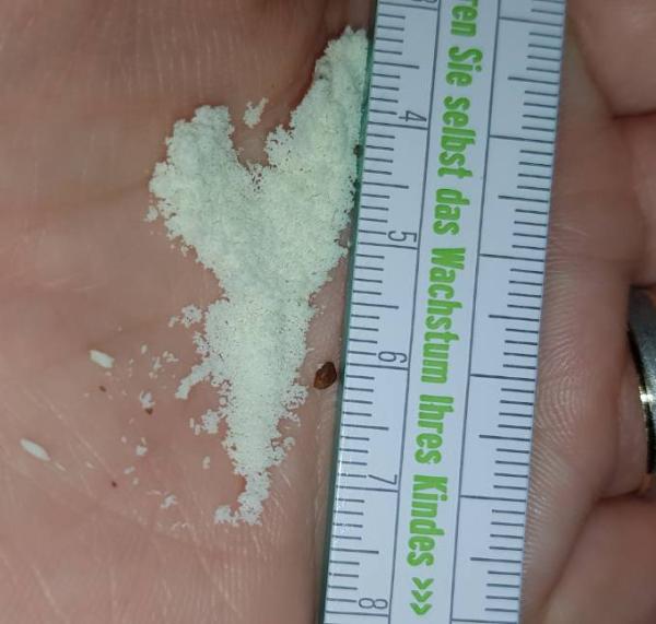 Bild zu Komisches in Hipp Milchpulver gefunden.. - Fläschchennahrung - Milch aus dem Fläschchen fürs Baby