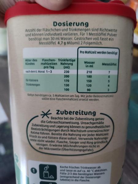 Bild zu Wasser Menge rechner - Fläschchennahrung - Milch aus dem Fläschchen fürs Baby