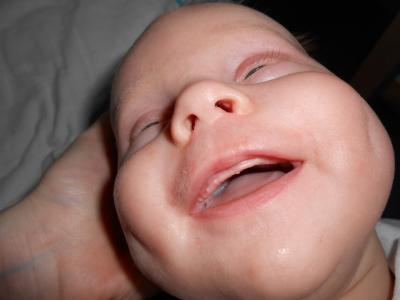 Bild zu Ist das schon ein Zahn? - Babypflege - so pflegen Sie Ihr Baby richtig