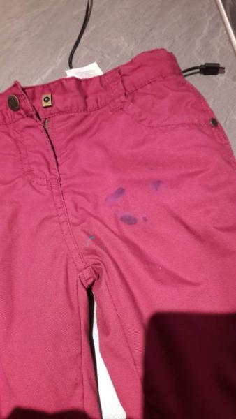 Bild zu Nagellack auf Hose - Mein Haushalt