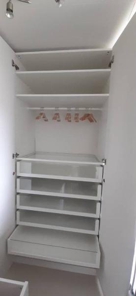 Bild zu Fächerunterteilung Ikea Pax Schrank und Wickelkommode - Mein Haushalt