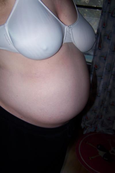 Bild zu Mal ein Foto von meinem drallen gedehnten Bauch - Schwanger mit 35 plus - Forum