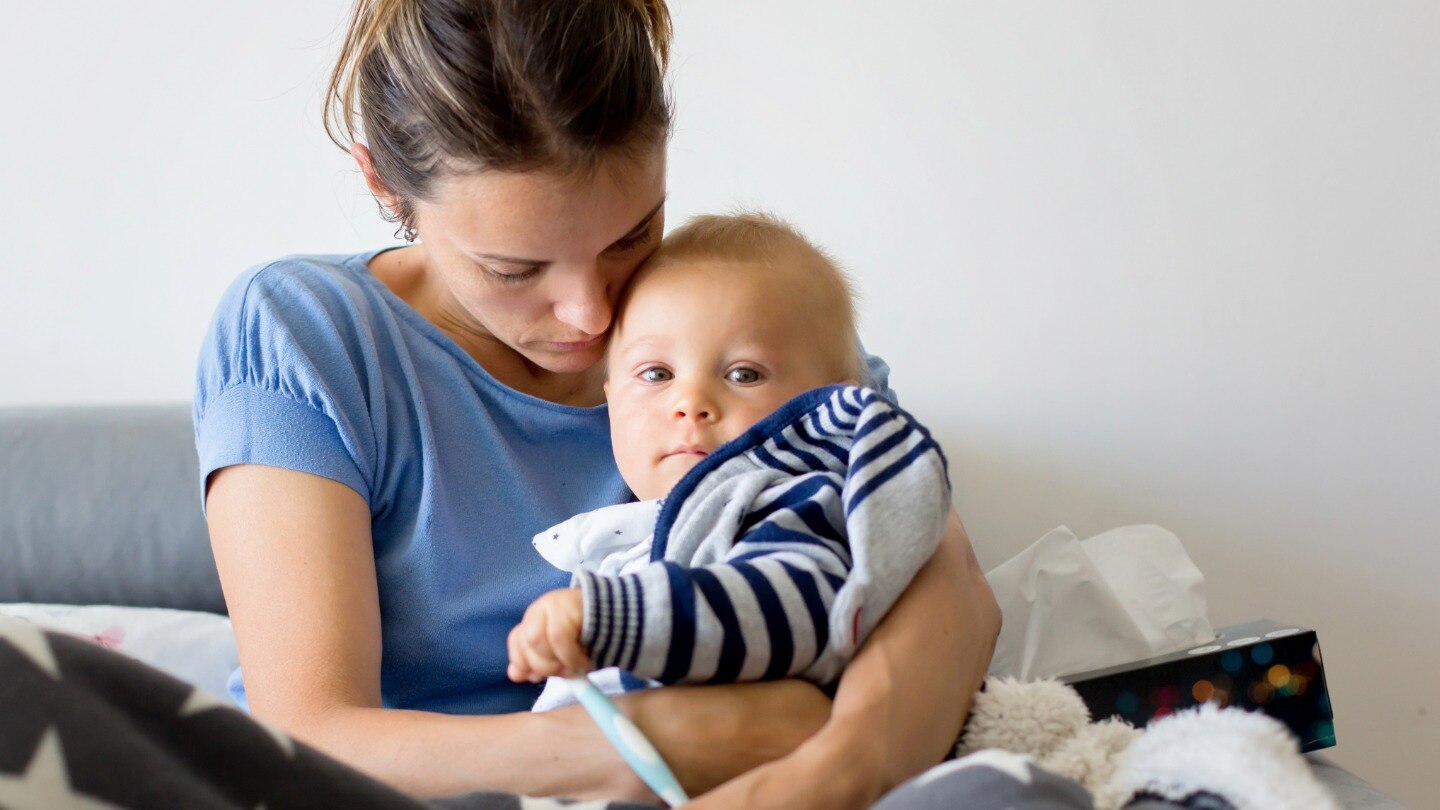 mama mit krankem baby