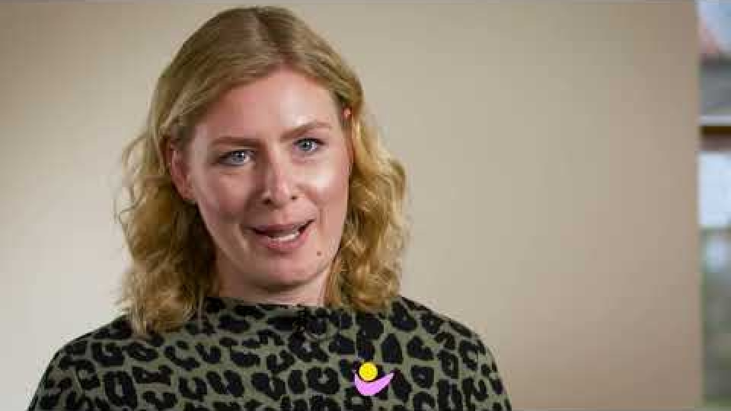 Rund ums Baby - Expertenvideo zum Proteingehalt in der Säuglingsernährung - Frau Althoff-Dr. Busse