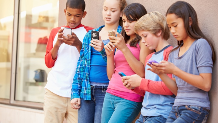 teenies mit handy