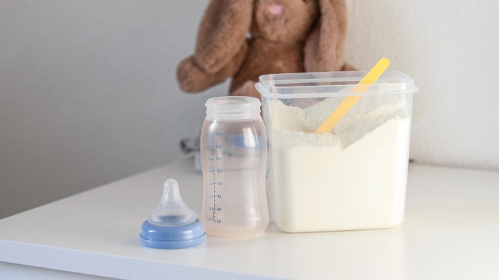 milchpulver und flasche