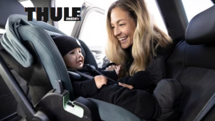 thule-mama mit baby in der babyschale