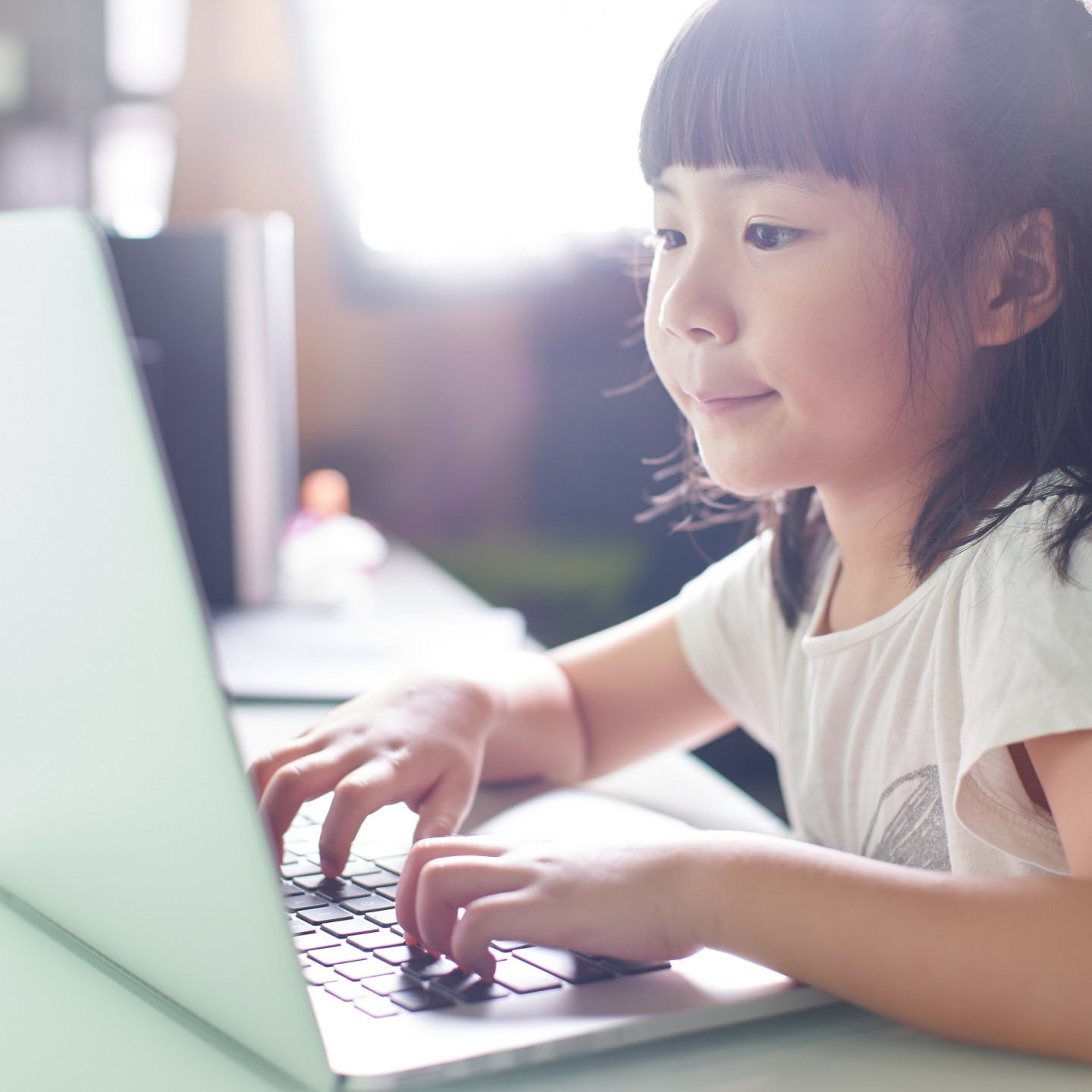 Mädchen am Computer