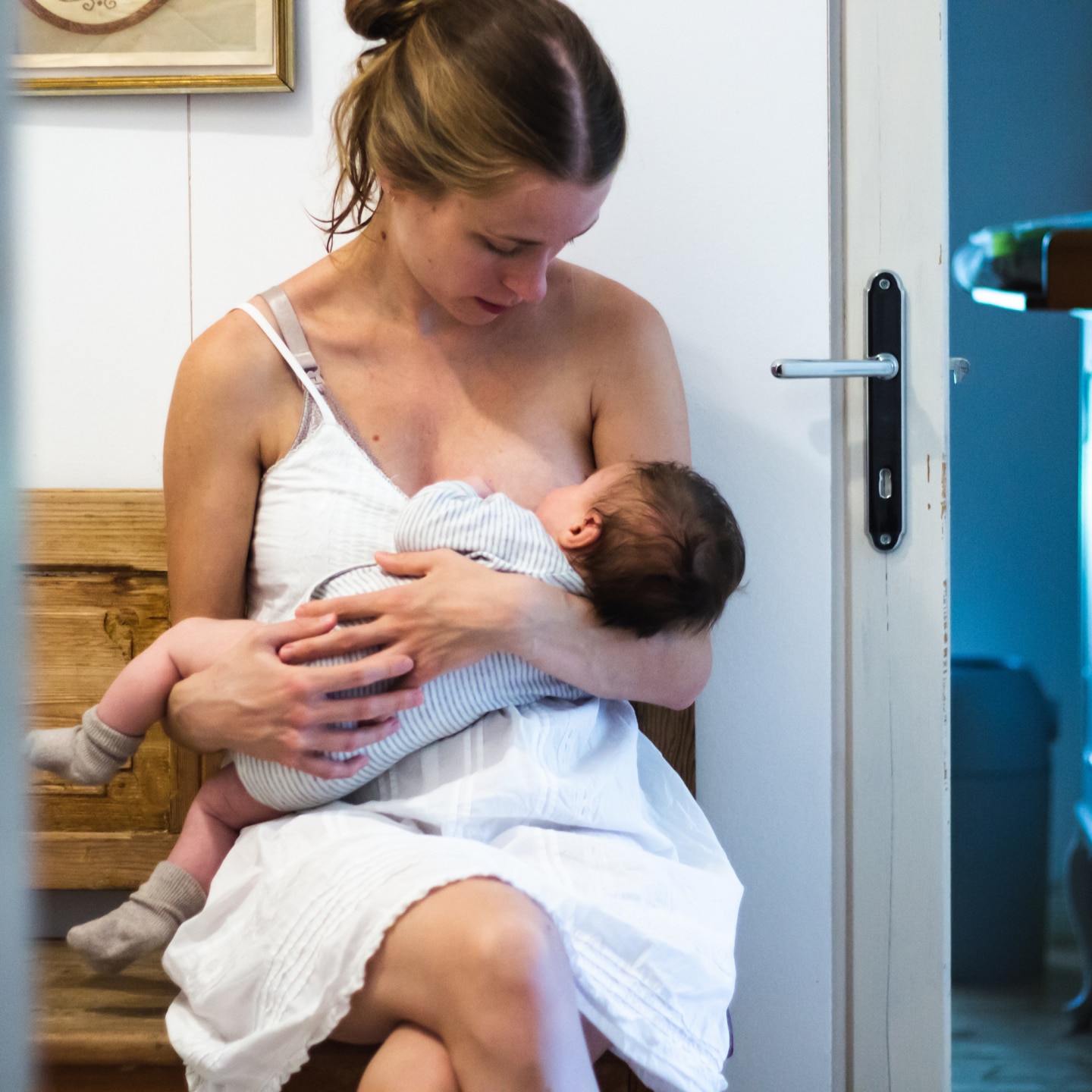 Mutter stillt Ihr Baby