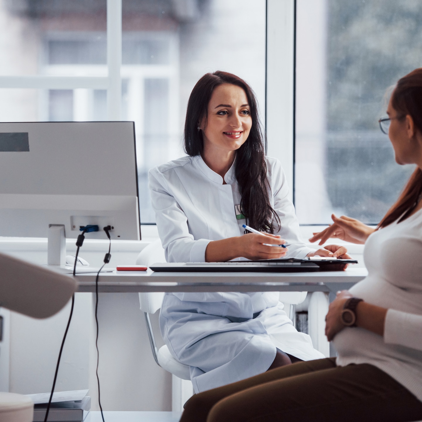 Schwangere beim Arzt 