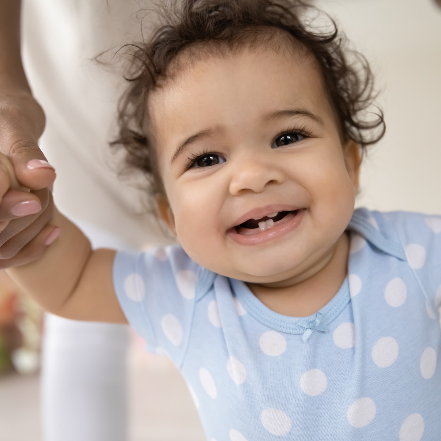 Baby lacht