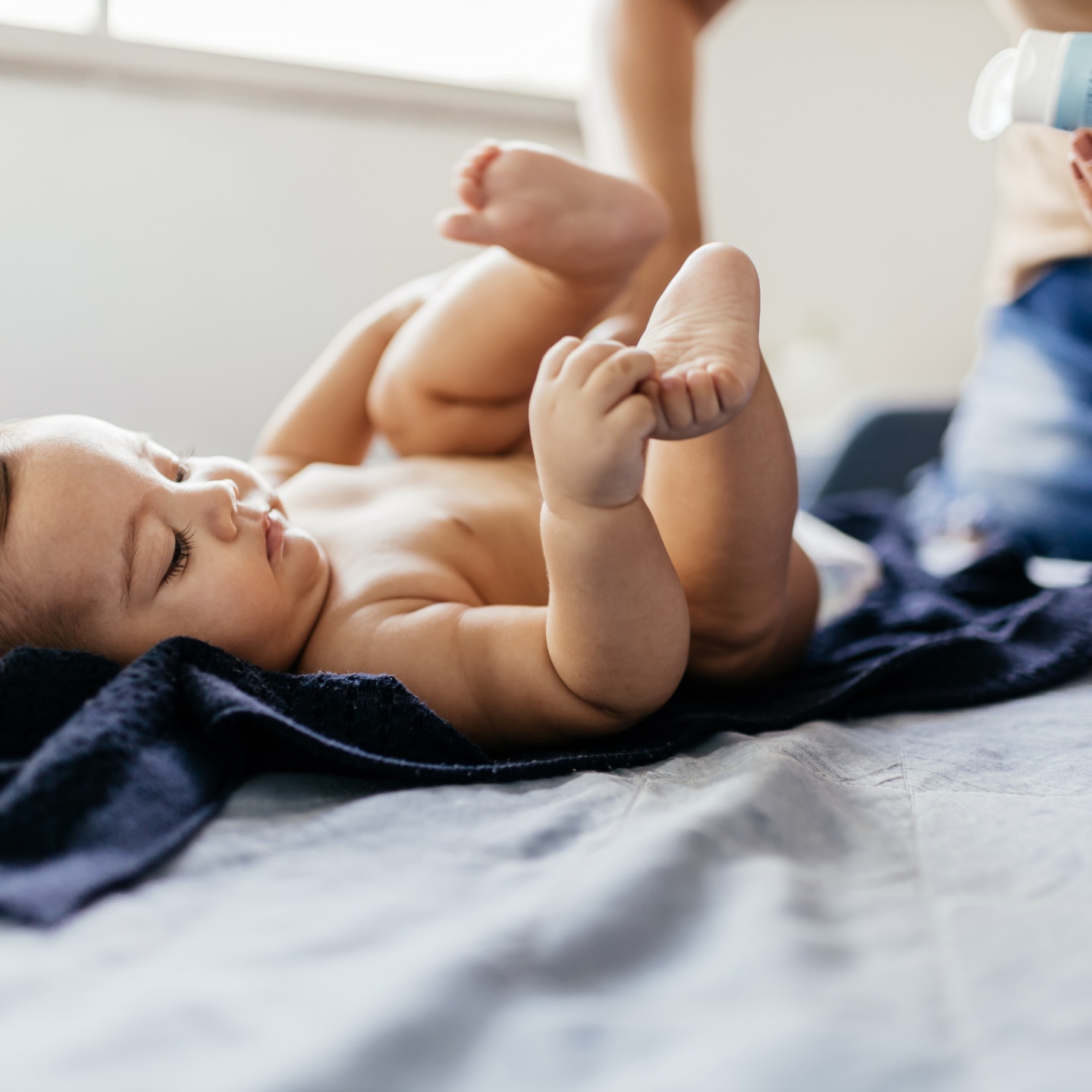 Baby auf dem Wickeltisch