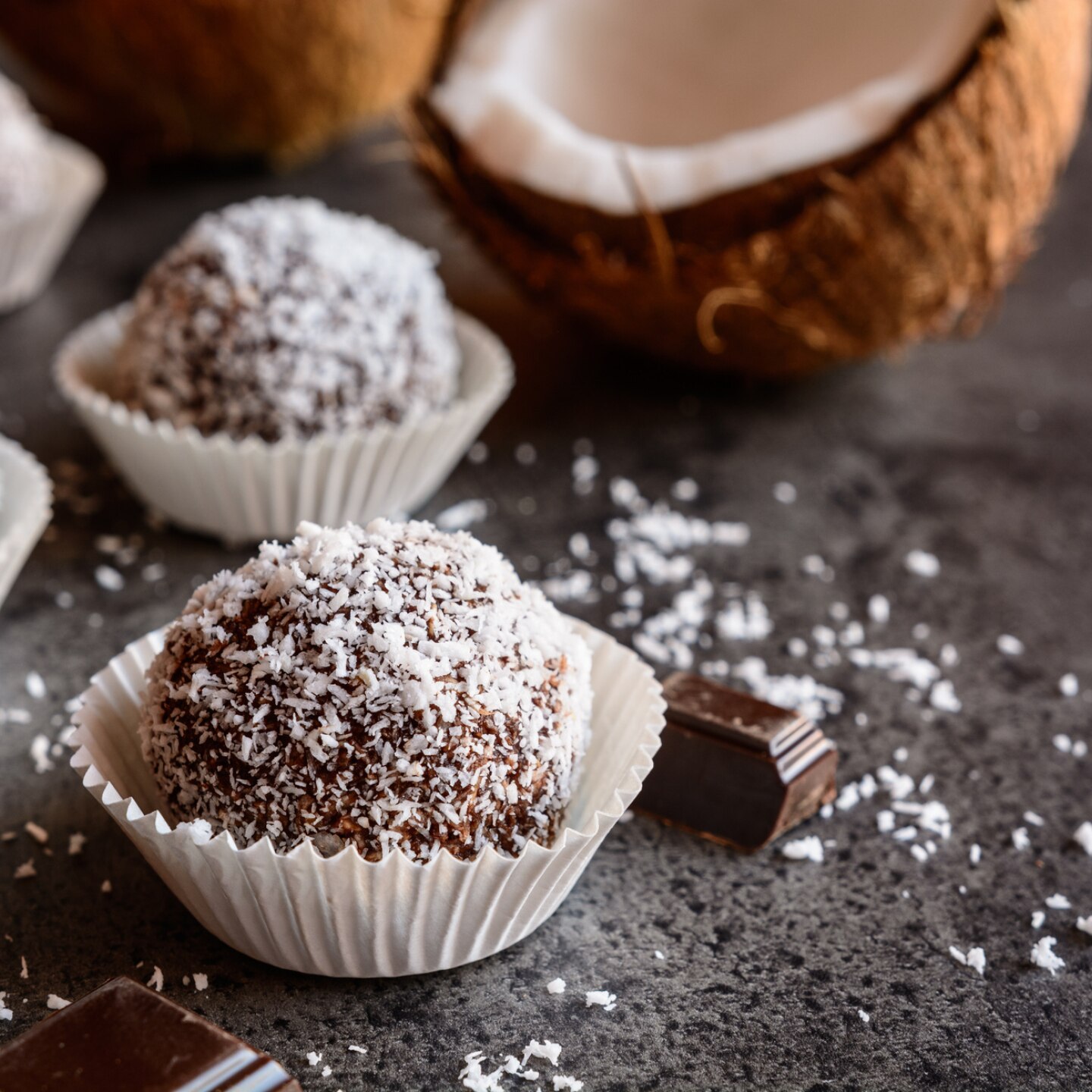 gebackene kokos-schoko bällchen