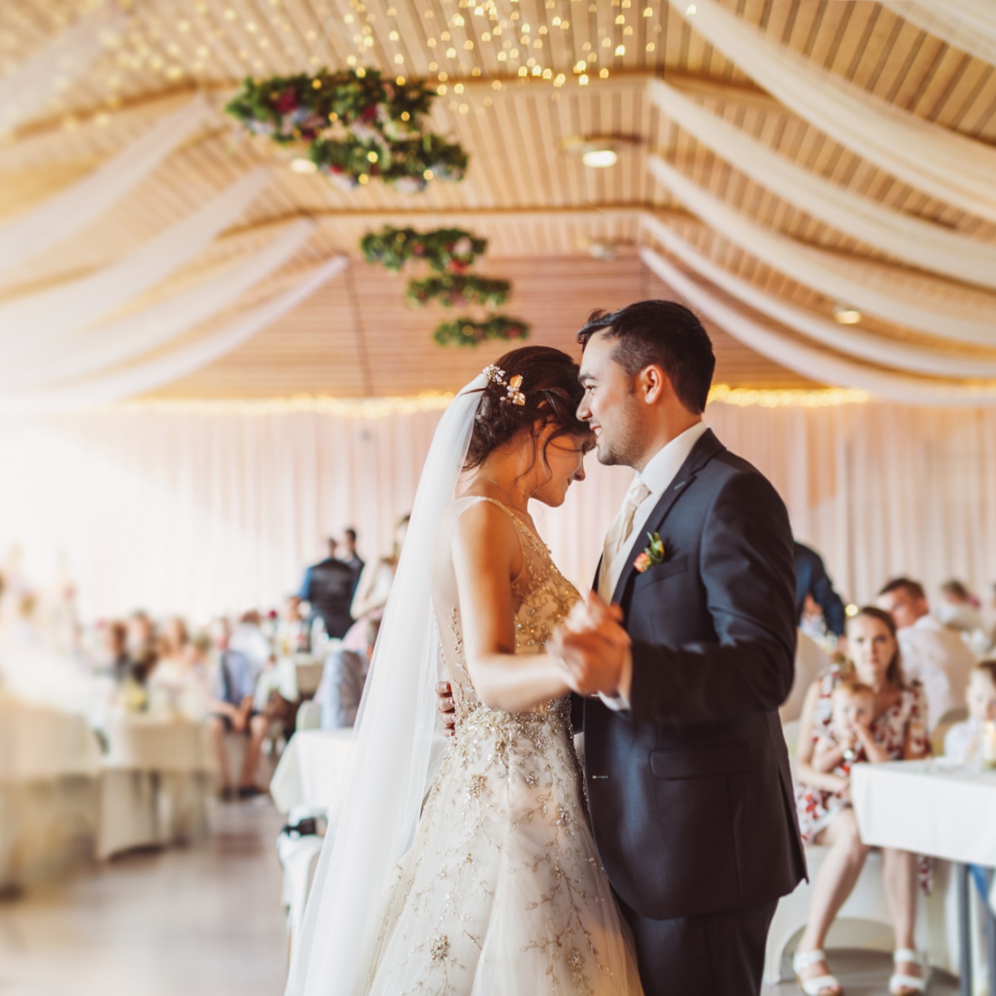 tanzendes-hochzeitspaar