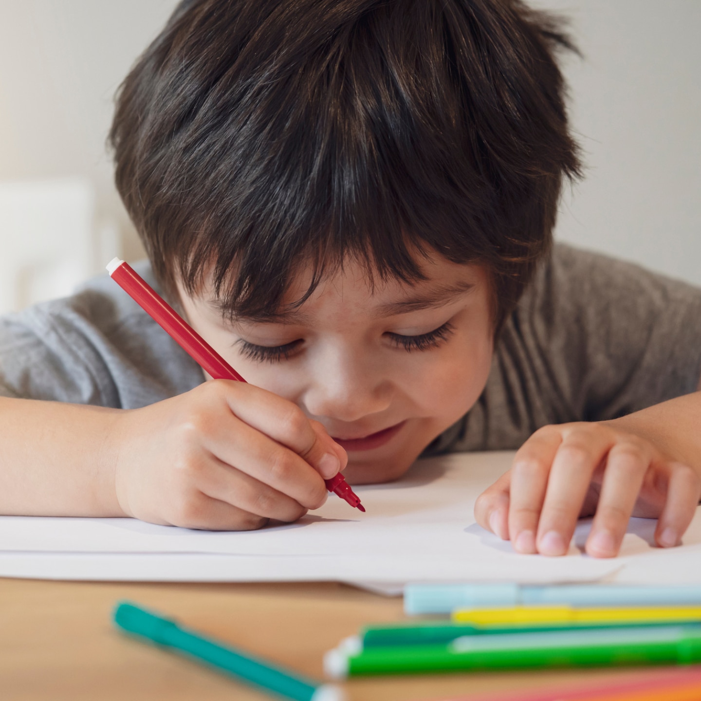 grundschulkind-macht-hausaufgaben