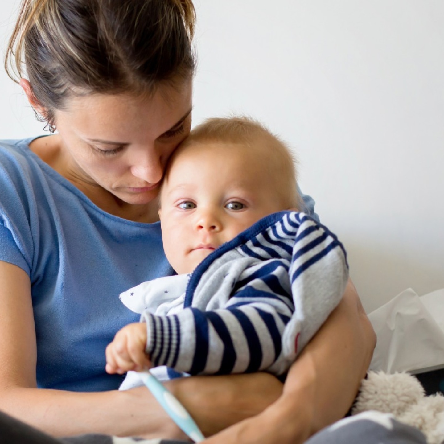 mama mit krankem baby