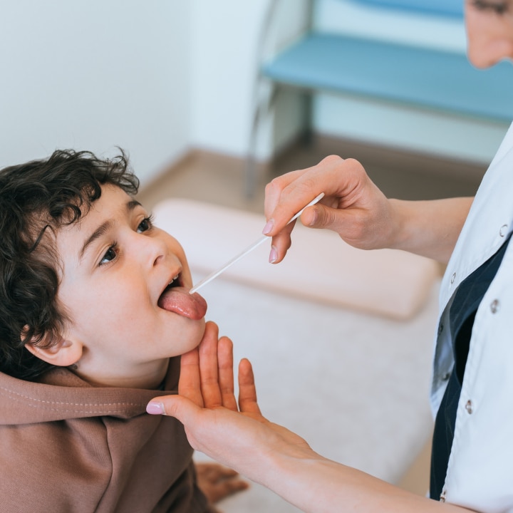 Kind beim Doktor
