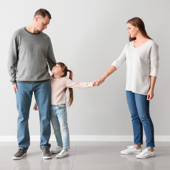 traurige familie nach trennung