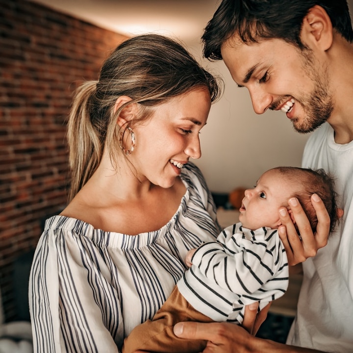 familie eltern mit baby