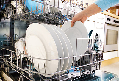 Auch die Spülmaschine braucht regelmäßig eine Reinigung