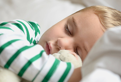 Schlafbedarf: wie viel Schlaf brauchen Kinder?