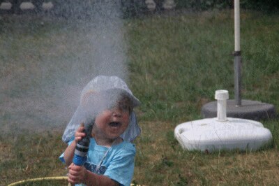 Bild zu Wasser ist toll, man kann soo toll damit spielen - Baby Forum - Allgemeine Themen